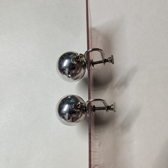 Vintage silver ball earrings screw on - Picture 4 of 7